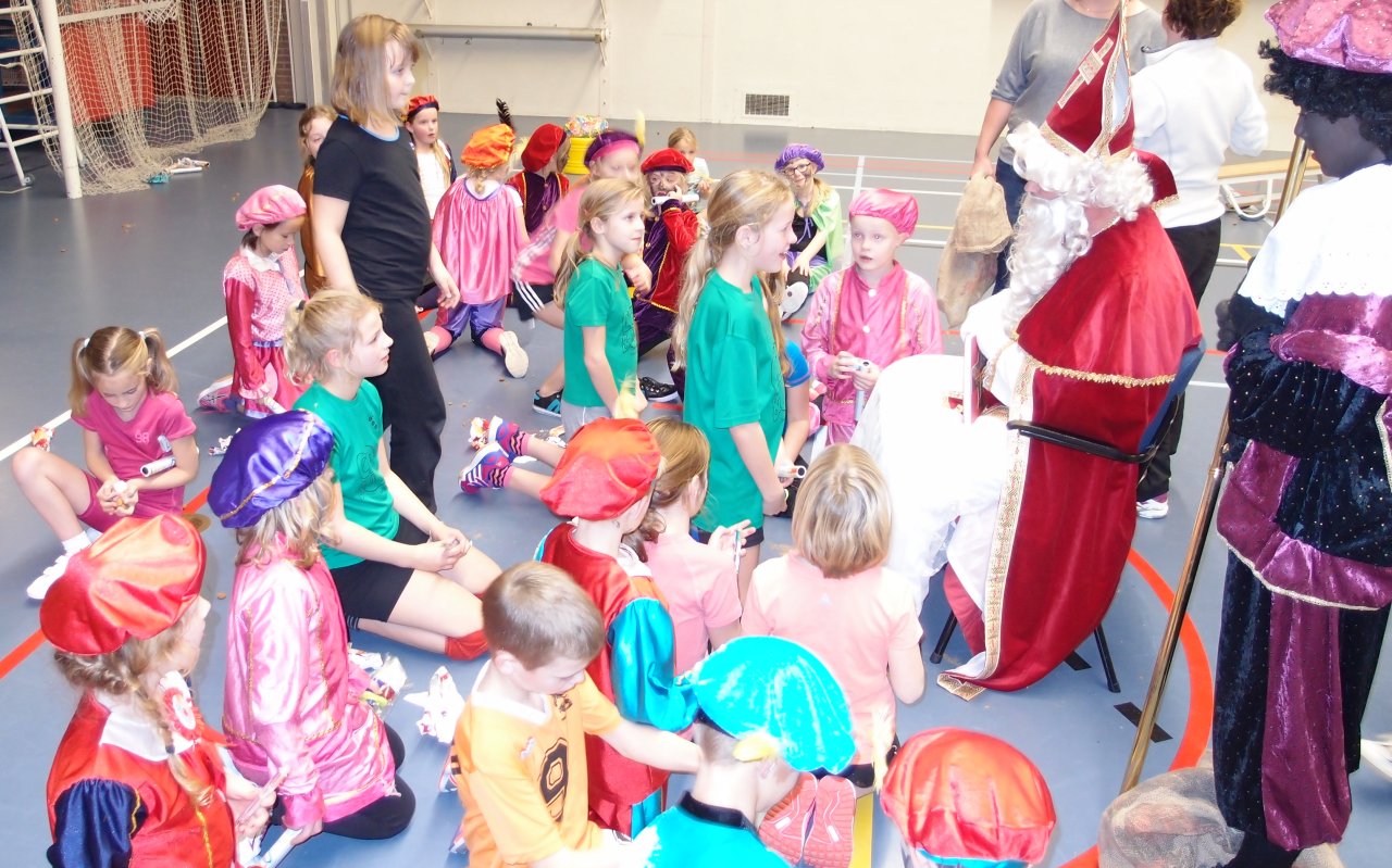 Sinterklaas bij de mini's 2015